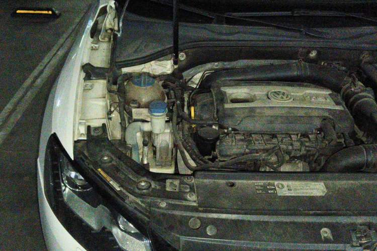 Used Volkswagen Passat 2014 1.8TSI DSG Prestige Edition Engine Bay Right