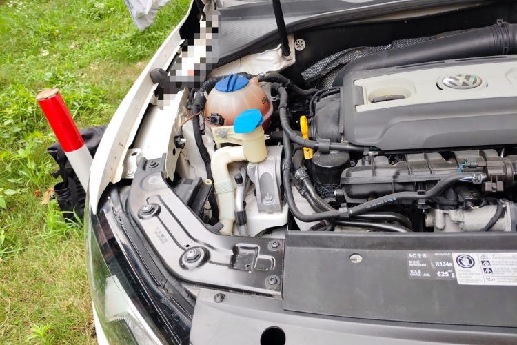 Used Volkswagen Passat 2014 1.8TSI DSG Prestige Edition Engine Bay Right