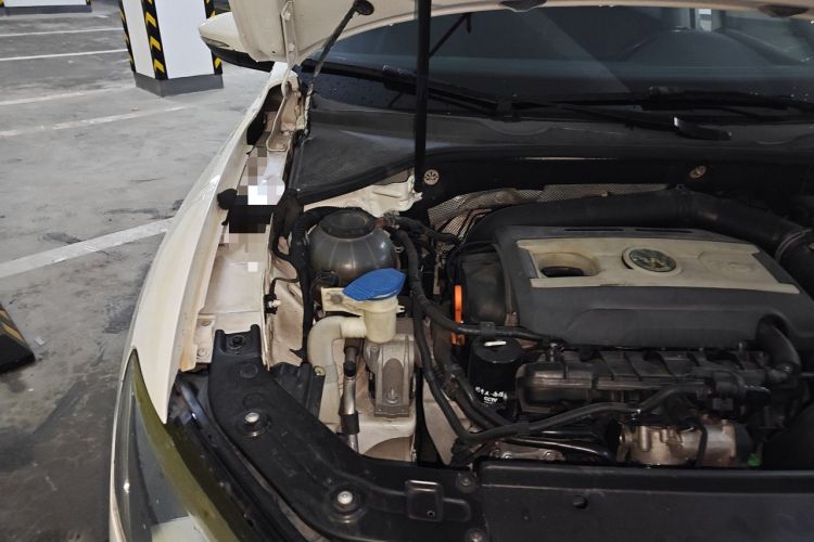 Used Volkswagen Passat 2014 1.8TSI DSG Prestige Edition Engine Bay Right