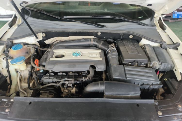 Used Volkswagen Passat 2014 1.8TSI DSG Prestige Navigation Edition Engine Bay