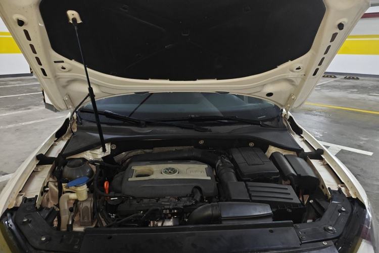 Used Volkswagen Passat 2014 1.8TSI DSG Prestige Edition Engine Bay