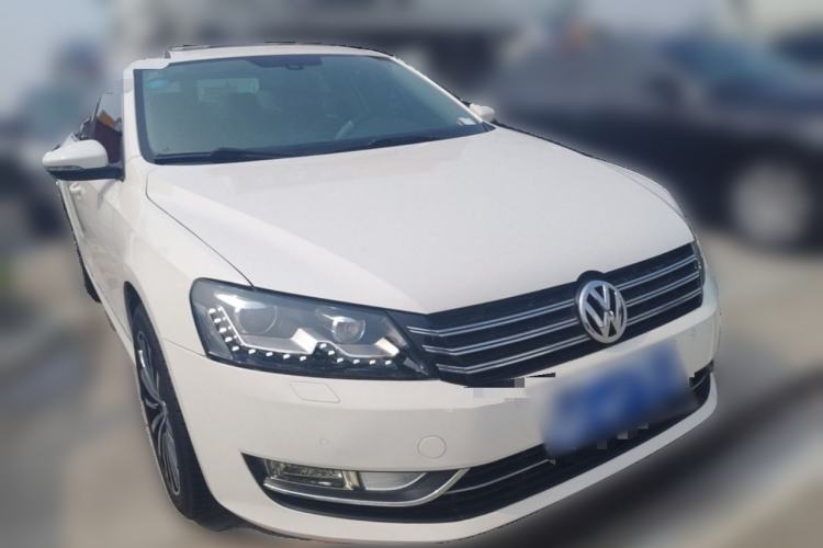 Used Volkswagen Passat 2014 1.8TSI DSG Prestige Navigation Edition Front Right 45 Deg