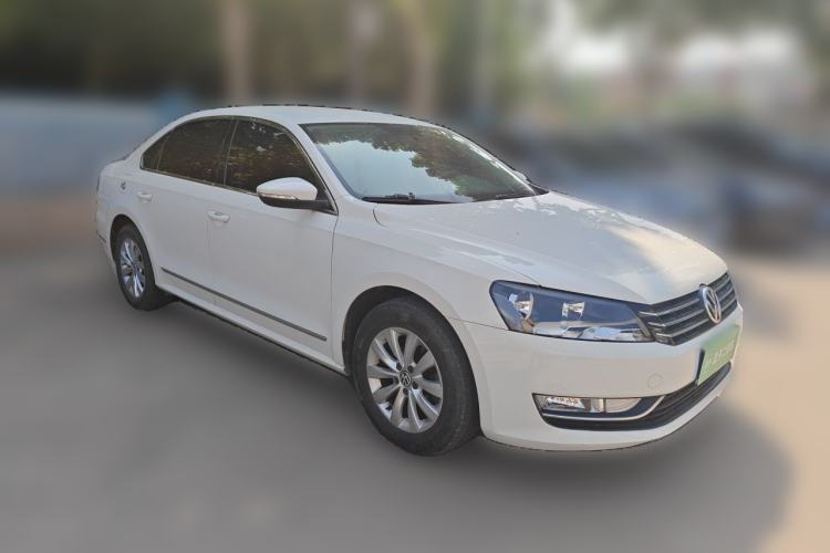 Used Volkswagen Passat 2014 1.4TSI Manual Luxury Edition Front Right 45 Deg