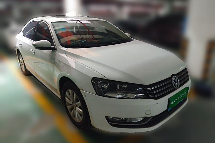 Used Volkswagen Passat 2014 1.8TSI DSG Prestige Edition Front Right 45 Deg