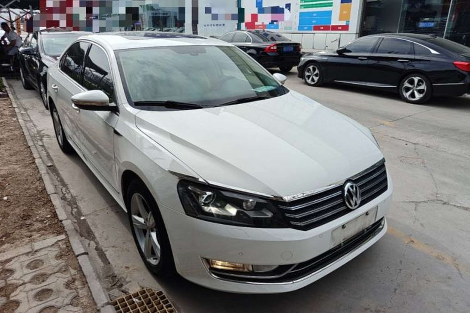 Used Volkswagen Passat 2014 1.8TSI DSG Prestige Edition Front Right 45 Deg