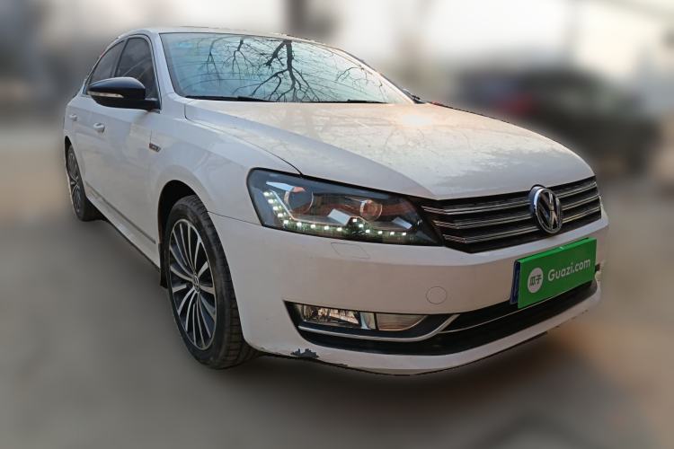 Used Volkswagen Passat 2014 1.8TSI DSG 30th Anniversary Edition Front Right 45 Deg