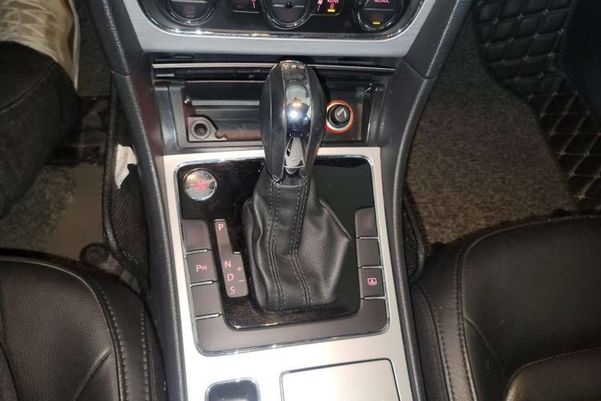 Used Volkswagen Passat 2014 1.8TSI DSG Prestige Edition Gear Lever