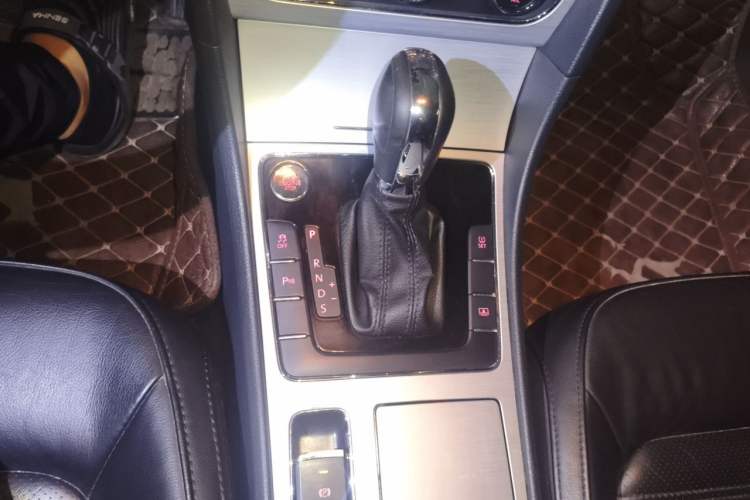 Used Volkswagen Passat 2014 2.0 TSI DSG Prestige Navigation Edition Gear Lever