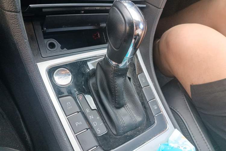 Used Volkswagen Passat 2014 1.8TSI DSG Prestige Edition Gear Lever