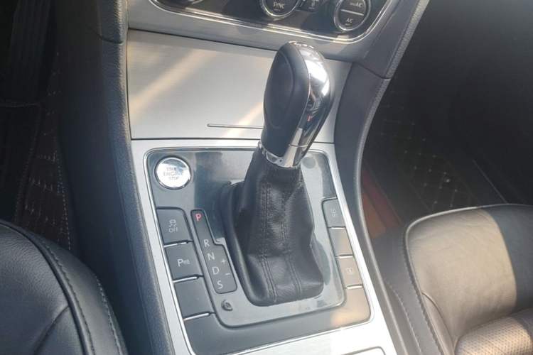 Used Volkswagen Passat 2014 1.8TSI DSG Prestige Navigation Edition Gear Lever
