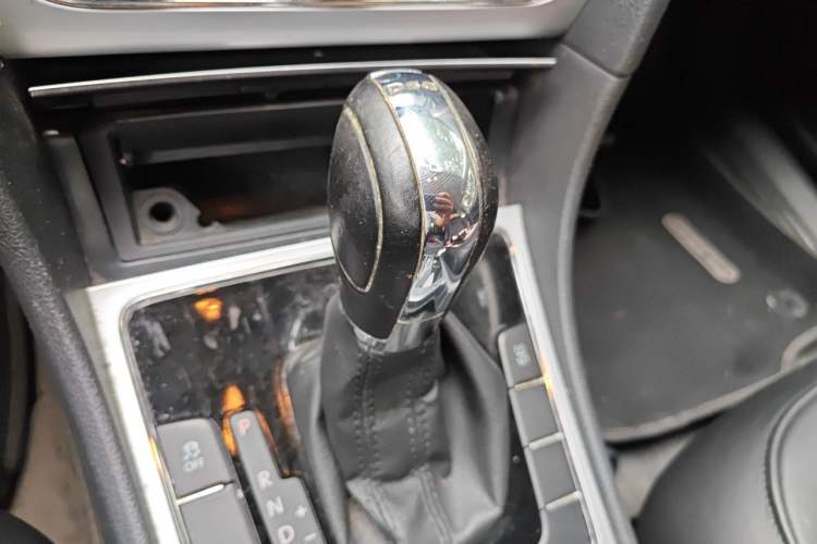 Used Volkswagen Passat 2014 1.8TSI DSG Prestige Edition Gear Lever