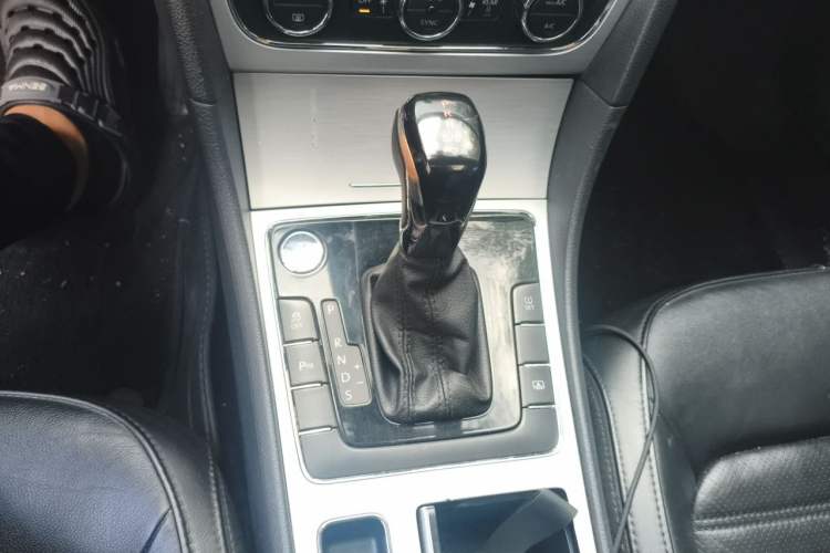 Used Volkswagen Passat 2014 2.0 TSI DSG Prestige Navigation Edition Gear Lever