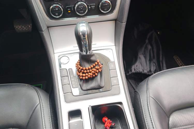 Used Volkswagen Passat 2014 1.8TSI DSG Prestige Navigation Edition Gear Lever