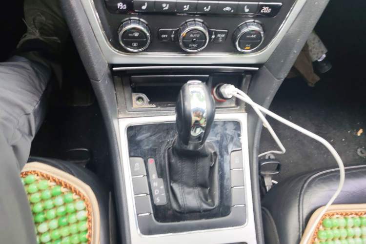 Used Volkswagen Passat 2014 1.8TSI DSG Prestige Edition Gear Lever