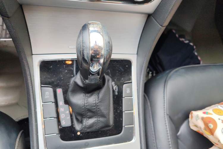Used Volkswagen Passat 2014 1.8TSI DSG Prestige Navigation Edition Gear Lever