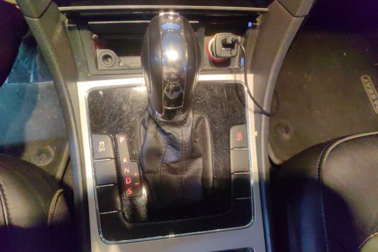 Used Volkswagen Passat 2014 1.8TSI DSG Prestige Navigation Edition Gear Lever
