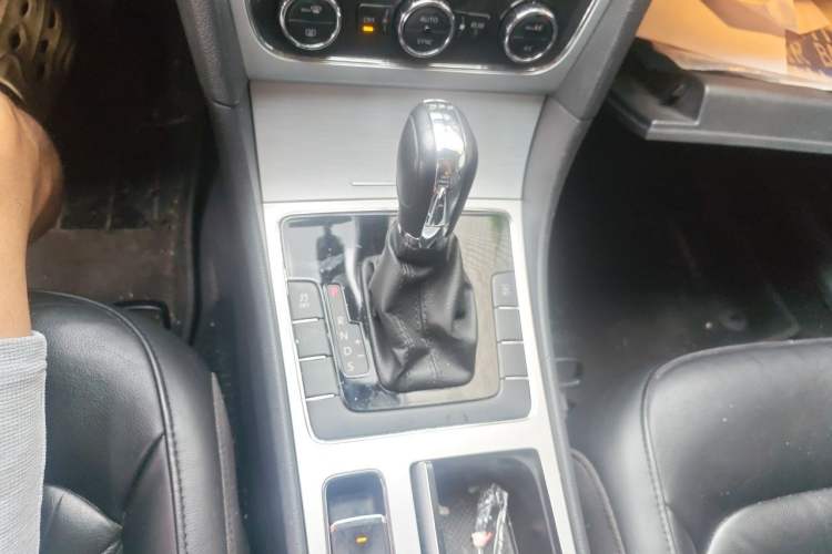 Used Volkswagen Passat 2014 1.8TSI DSG Prestige Edition Gear Lever