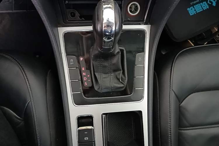 Used Volkswagen Passat 2014 1.8TSI DSG Prestige Navigation Edition Gear Lever