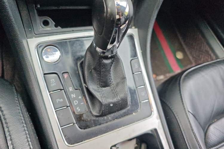 Used Volkswagen Passat 2014 1.8TSI DSG Prestige Navigation Edition Gear Lever