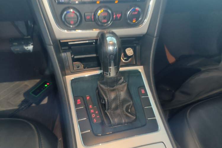 Used Volkswagen Passat 2014 1.8TSI DSG Prestige Navigation Edition Gear Lever