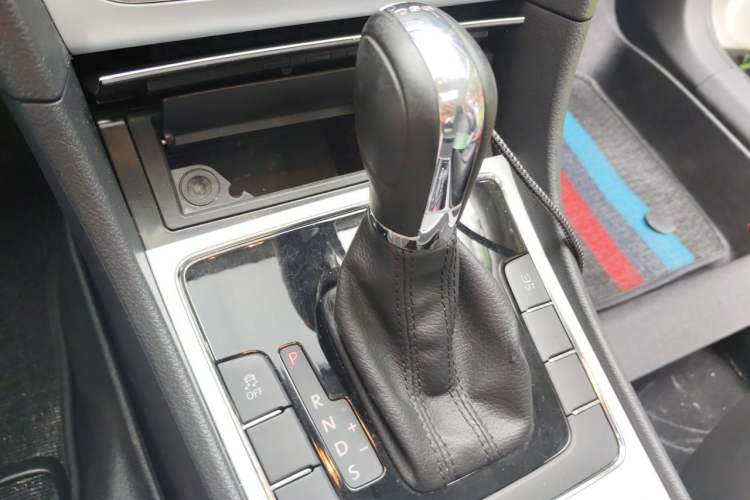 Used Volkswagen Passat 2014 1.8TSI DSG Prestige Edition Gear Lever