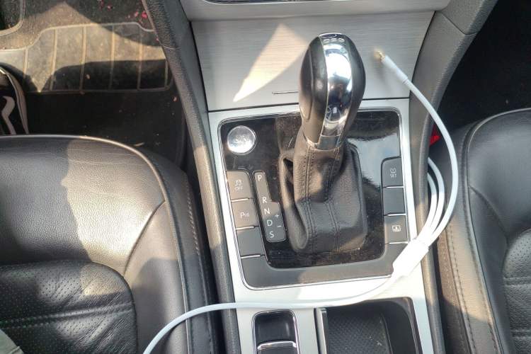 Used Volkswagen Passat 2014 1.8TSI DSG Prestige Navigation Edition Gear Lever