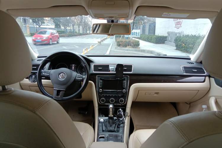 Used Volkswagen Passat 2014 1.8TSI DSG Prestige Navigation Edition Headliner