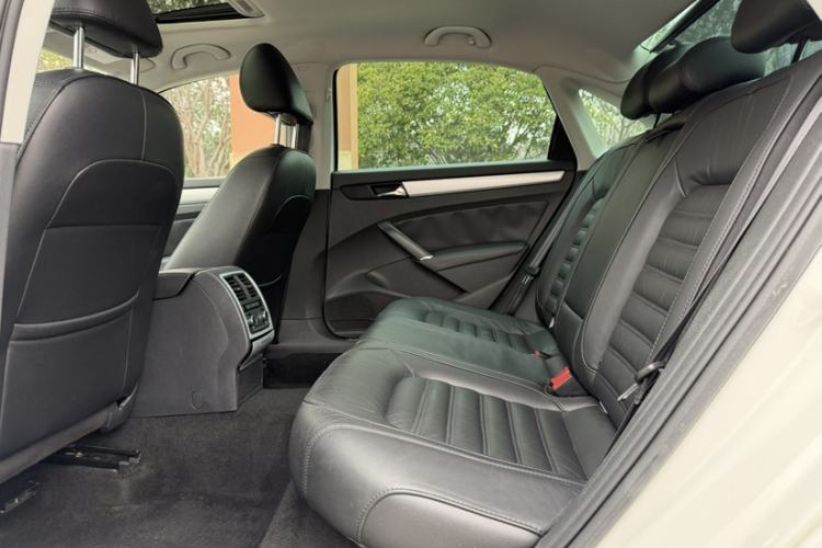 Used Volkswagen Passat 2014 1.8TSI DSG Prestige Edition Interior 1