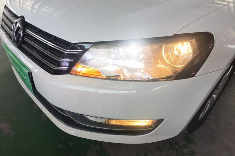 Used Volkswagen Passat 2014 1.8TSI DSG Prestige Navigation Edition Left Front Headlight
