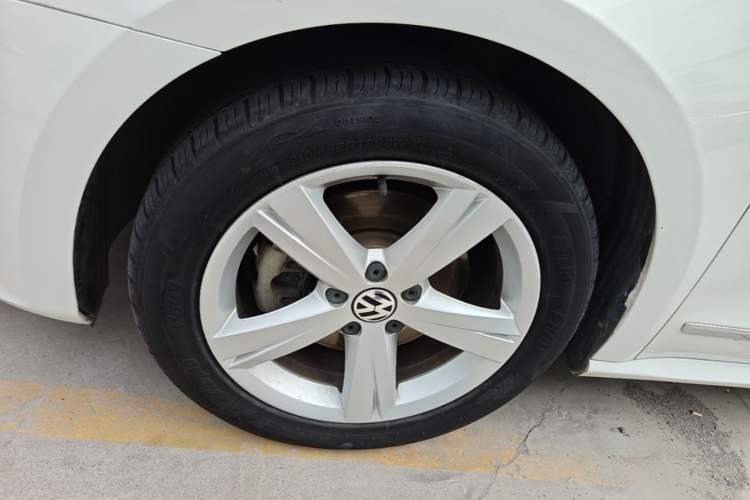 Used Volkswagen Passat 2014 1.8TSI DSG Prestige Edition Left Front Wheel Hub