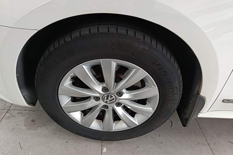 Used Volkswagen Passat 2014 1.8TSI DSG Prestige Navigation Edition Left Front Wheel Hub