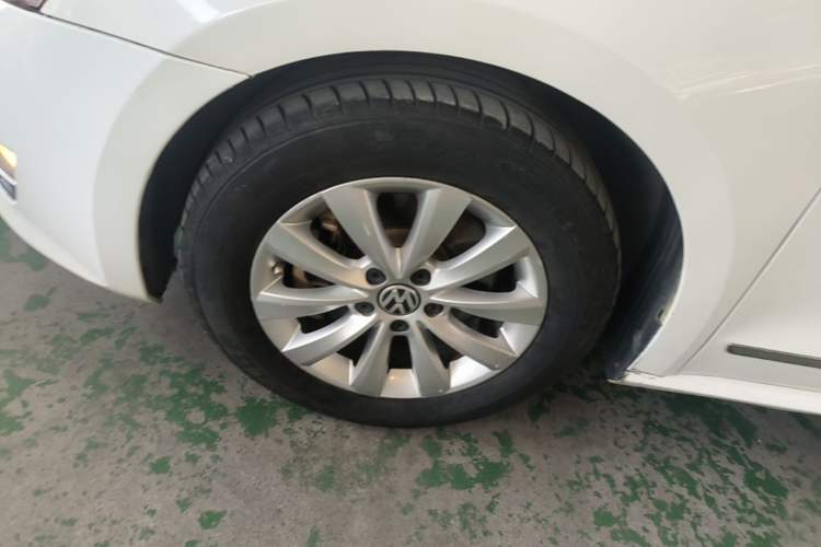 Used Volkswagen Passat 2014 1.8TSI DSG Prestige Navigation Edition Left Front Wheel Hub
