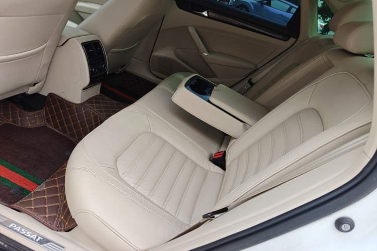 Used Volkswagen Passat 2014 1.8TSI DSG Prestige Edition Left Rear Seat