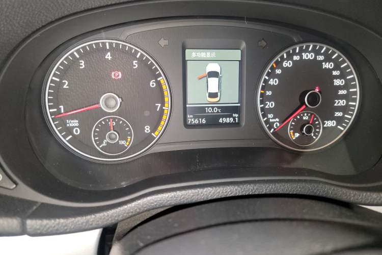 Used Volkswagen Passat 2014 1.8TSI DSG Prestige Edition Odometer Close Up