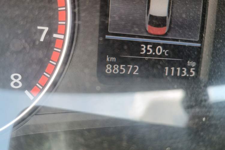 Used Volkswagen Passat 2014 1.8TSI DSG Prestige Edition Odometer Close Up