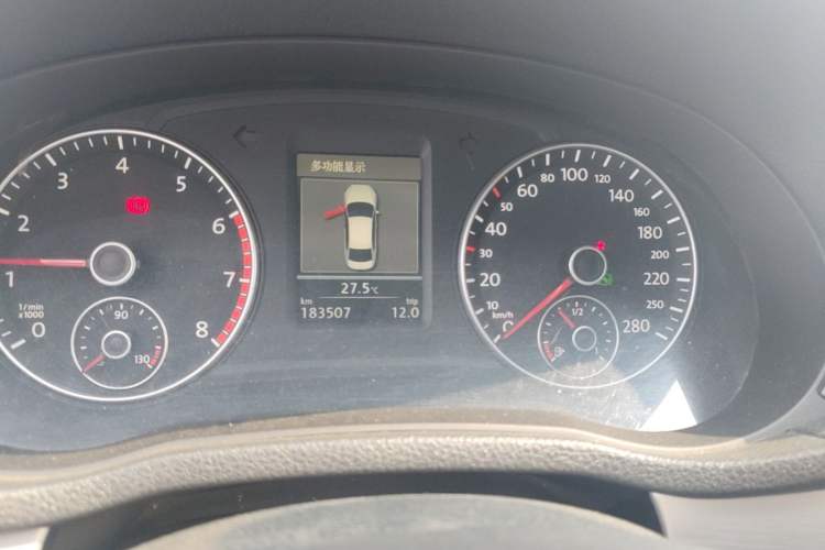 Used Volkswagen Passat 2014 1.8TSI DSG Prestige Navigation Edition Odometer Close Up