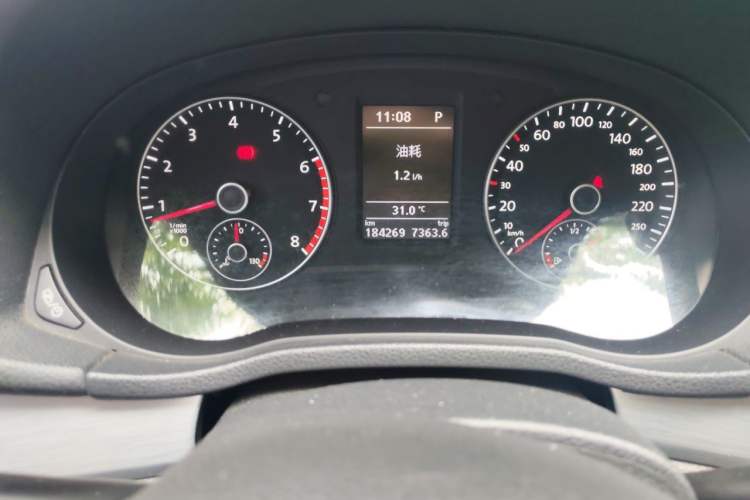 Used Volkswagen Passat 2014 1.8TSI DSG Prestige Edition Odometer Close Up