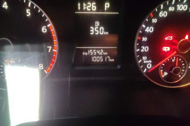 Used Volkswagen Passat 2014 1.8TSI DSG Prestige Navigation Edition Odometer Close Up