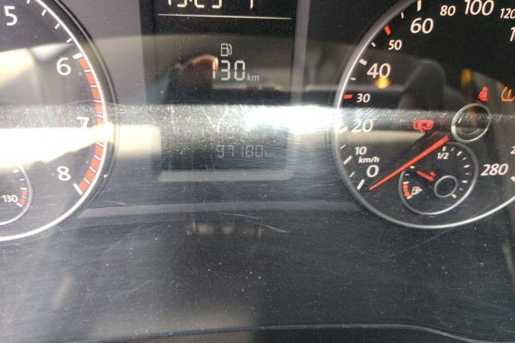 Used Volkswagen Passat 2014 1.8TSI DSG Prestige Edition Odometer Close Up