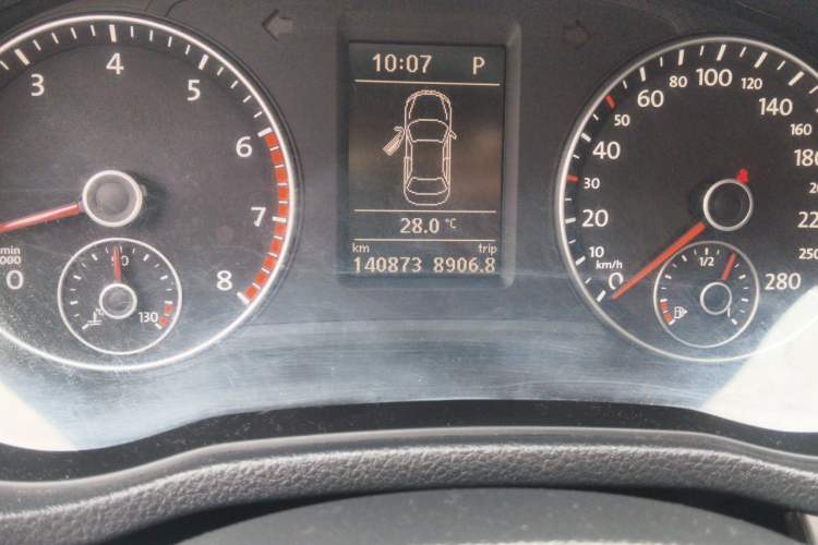 Used Volkswagen Passat 2014 1.8TSI DSG Prestige Edition Odometer Close Up