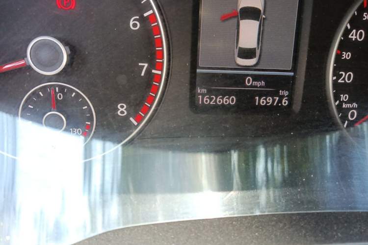 Used Volkswagen Passat 2014 1.8TSI DSG Prestige Edition Odometer Close Up