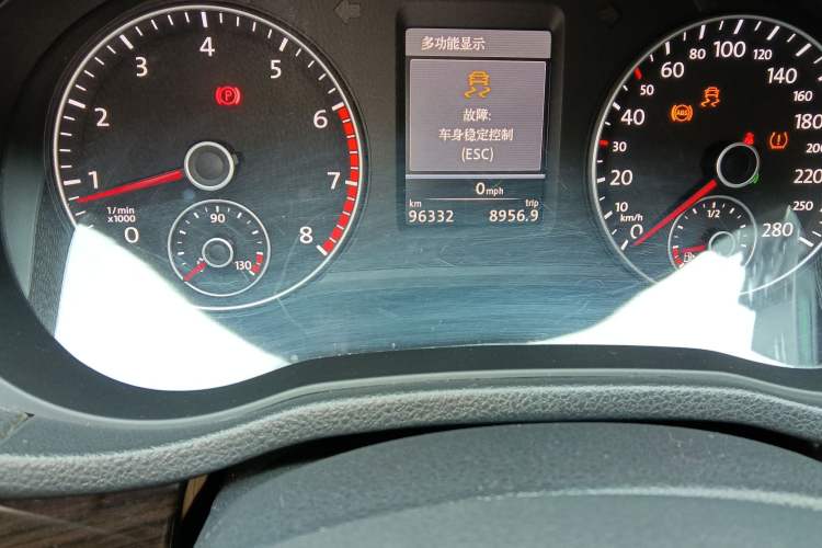 Used Volkswagen Passat 2014 1.8TSI DSG Prestige Navigation Edition Odometer Close Up