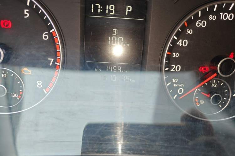 Used Volkswagen Passat 2014 1.8TSI DSG Prestige Edition Odometer Close Up