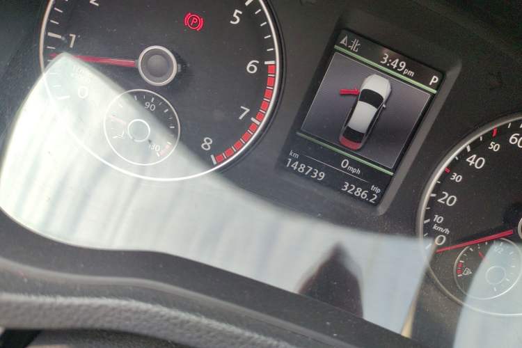Used Volkswagen Passat 2014 1.8TSI DSG Prestige Navigation Edition Odometer Close Up