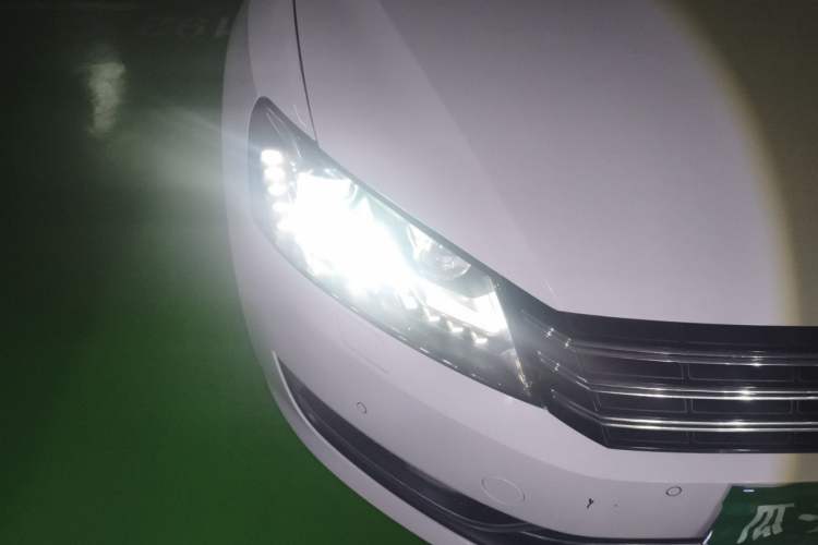 Used Volkswagen Passat 2014 2.0 TSI DSG Prestige Navigation Edition Right Front Headlight