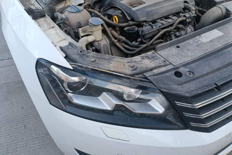 Used Volkswagen Passat 2014 1.8TSI DSG Prestige Edition Right Front Headlight