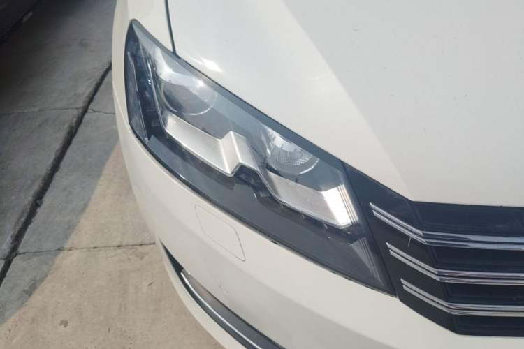 Used Volkswagen Passat 2014 1.8TSI DSG Prestige Navigation Edition Right Front Headlight