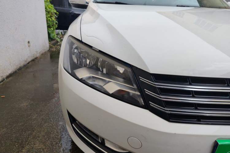 Used Volkswagen Passat 2014 1.8TSI DSG Prestige Navigation Edition Right Front Headlight