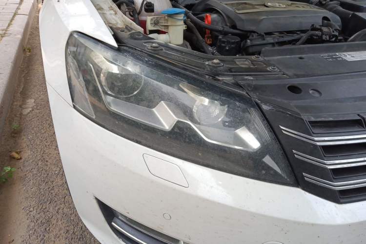 Used Volkswagen Passat 2014 1.8TSI DSG Prestige Edition Right Front Headlight