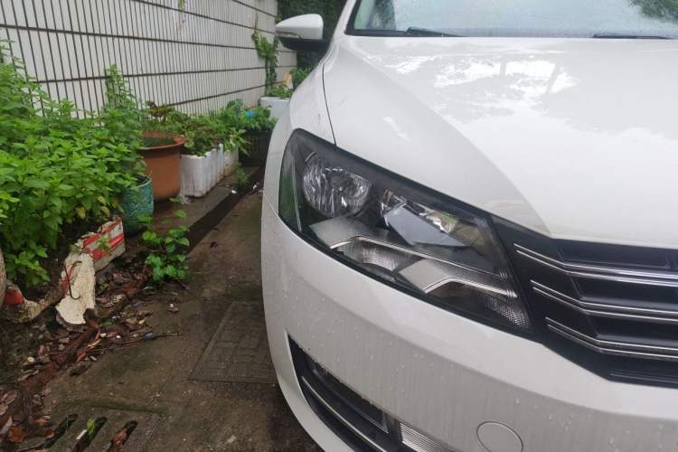 Used Volkswagen Passat 2014 1.8TSI DSG Prestige Edition Right Front Headlight